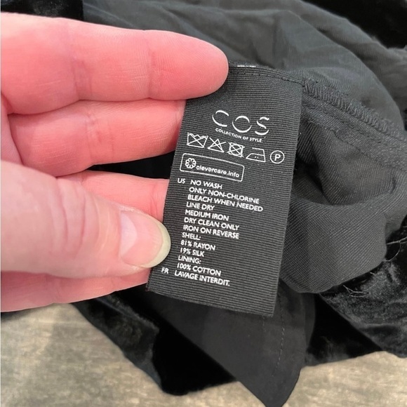 Cos Velvet Sheath Dress Ruched Sleeves Black Pockets Sz US 6 Retails $135 NWOT - Picture 5 of 7